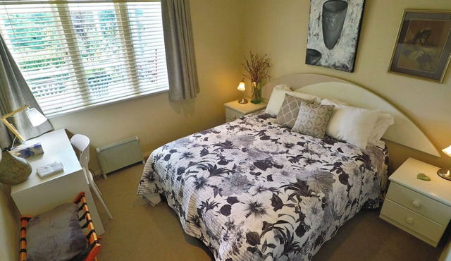 Magpie Cottage - Homestay, B&B. Attractive period cottage with modern amenities.