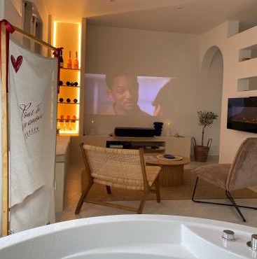 Maison avec balnéo privative & ambiance cinéma - Proche du Mont-Saint-Michel