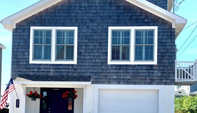 MAIN BEACH ACCESS in GLP! Charming 3-Bedroom House with AC!