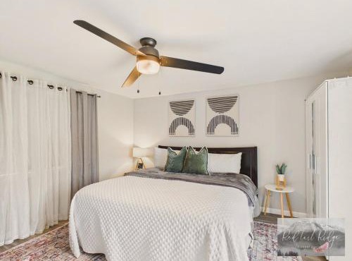 Main St New with AC Monthly stays Charming Cottage KING BED