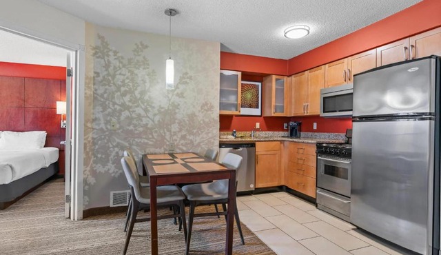 MainStay Suites Appleton Airport - Fox River Mall Area
