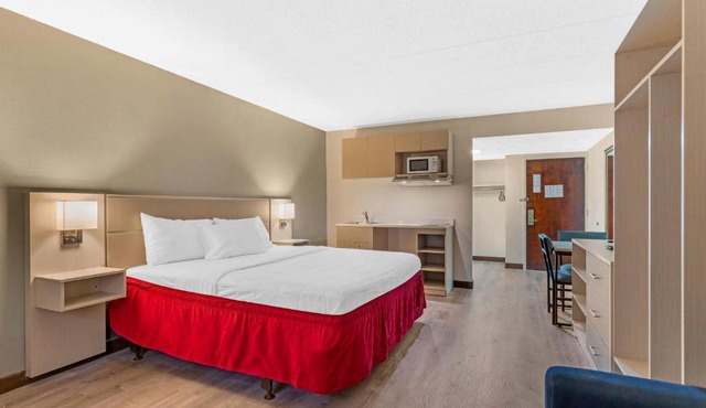 MainStay Suites Lansing West
