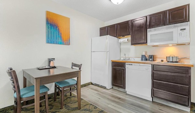 MainStay Suites Madison Airport