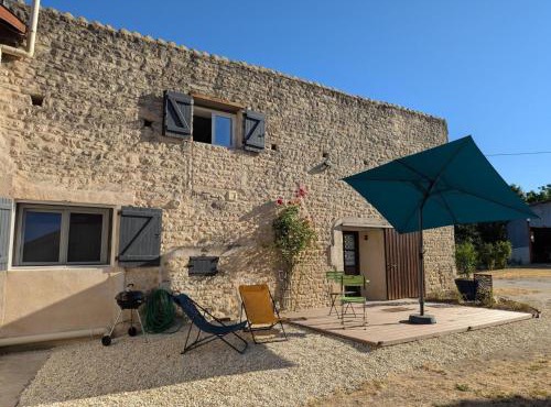 Maison avec parking - Propriété charentaise unique - FR-1-653-297