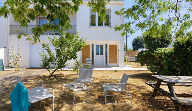 Maison Aytré – Shaded by the Albizia, La Rochelle, 5 Bedrooms, 4 Bathrooms