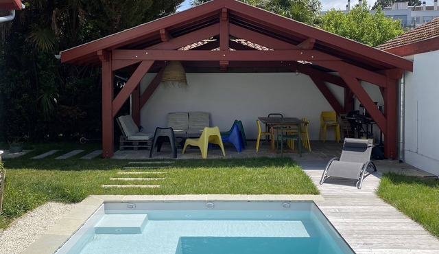 Maison Basque Avec Piscine Chauffée en Plein Coeur de Bayonne