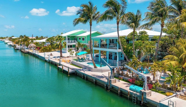 Maison Blue Sands/120' Dock/Htd Pool/Game Room/Mini Golf/BBQ