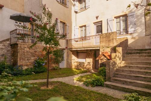 Maison Caviale, 4 suites privées au coeur de Figeac, 4 chambres, 4 salles de bain, jardin