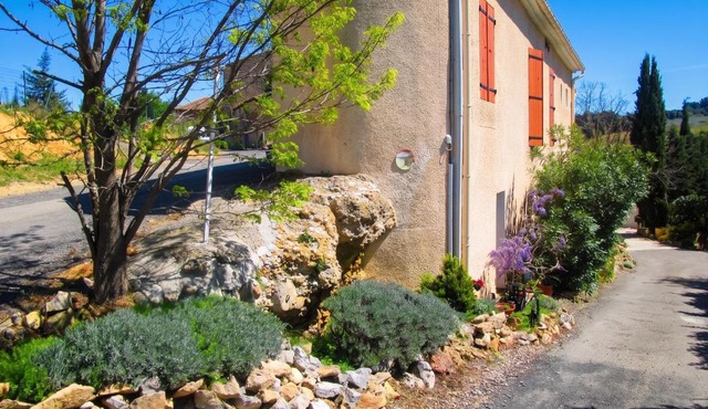 Maison champêtre à Tournissan avec grand jardin