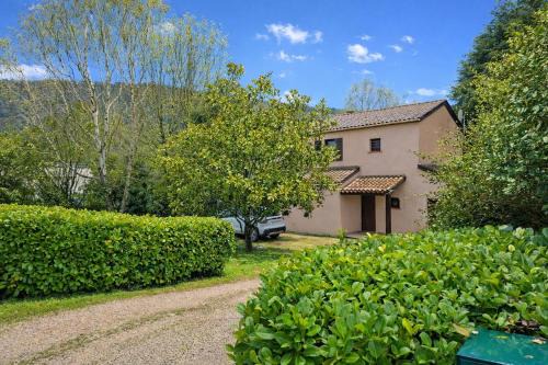 Maison climatisée avec piscine privée et jardin