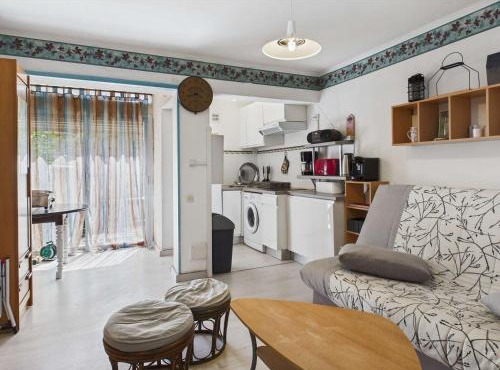 Maison climatisée rénovée 2 pièces, 2 cabines avec terrasses à 500m de la plage, parking inclus - FR-1-423-304