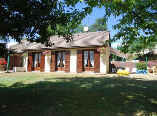Maison confortable sur jardin clôturé à Marcillac-la-Croisille