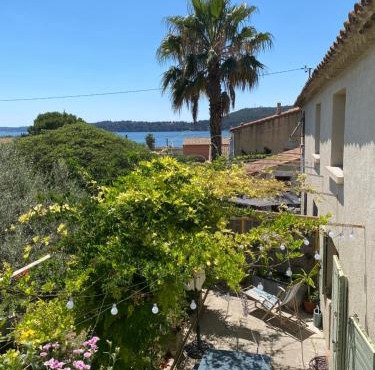 Maison cosy avec jardin et vue sur l'étang - Saint Chamas