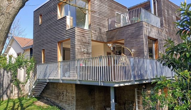 Maison D'architecte en Bois au Bord de l eau