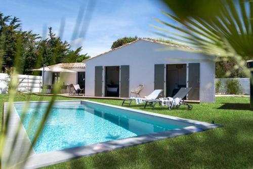 Maison d'architecte avec piscine à deux pas de la plage des Grenettes