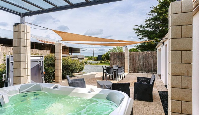 Maison de campagne près de la Rochelle, piscine ouverte de Pâques à La Toussaint