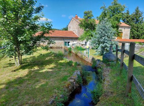 Maison de charme restaurée au bord d'un ruisseau avec terrasse, proche activités de plein air et confort moderne - FR-1-582-225