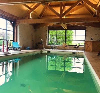 MAISON DE VACANCES AVEC PISCINE INTERIEURE - Le Grand Champagne