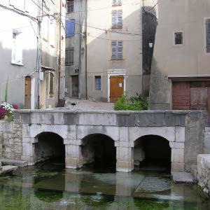 Maison de village, au calme.