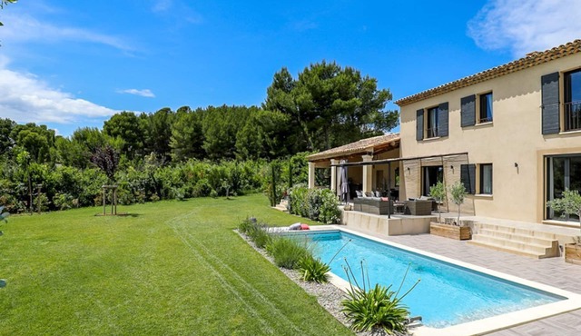 Maison Des Artisans - Three Bedroom Villa, Sleeps 6