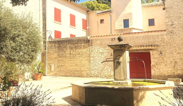 Maison des Mollets. Between Ventoux and Luberon for families and sports groups