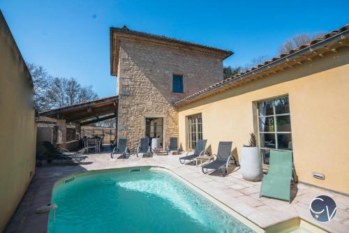 Maison en pierre avec piscine à Barjac, 16 personnes