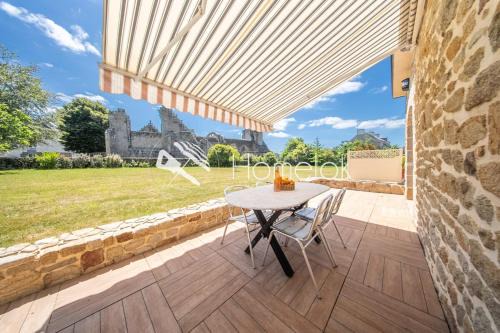 Maison en pierre dans un hameau privé