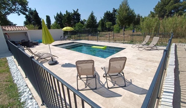 Maison indépendante avec piscine, 10min Avignon