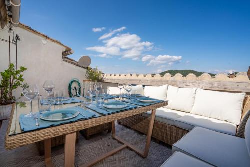 Maison Lazur, comfortable village house with roof terrace 20 minutes from Saint-Tropez