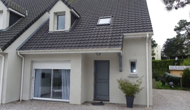 Maison Mitoyenne Avec Jardinet, 3 Chambres, 1 Salle de Bain ,2 Salles D'eau