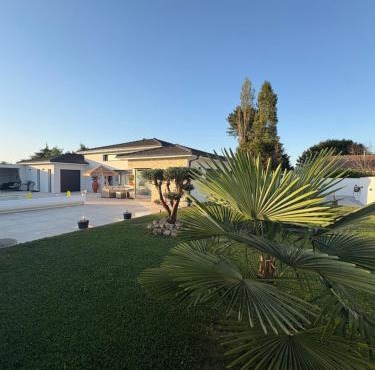 Maison Moderne avec piscine