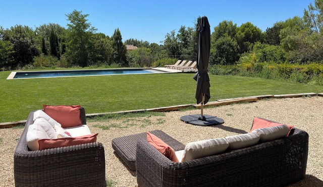 Maison Neuve Proche Village, 250 m2 sur 3000 m2, 4 Chambres et 4 Salles D'eau