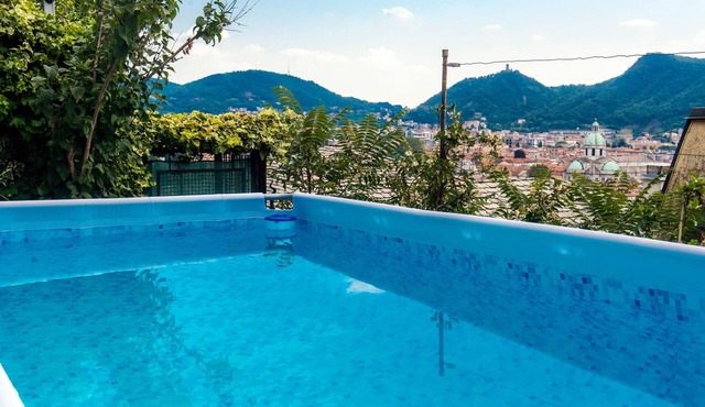 Maison Peltrera - flying over Como