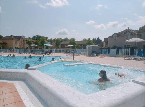 Maison, proche parking, piscine chauffée, en résidence, 4 ou 5 pers, RDC, lac, nature et pêche