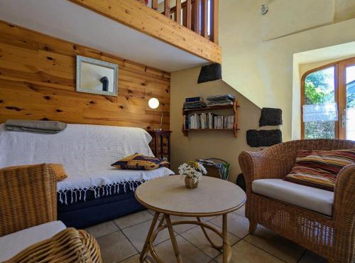 Maison restaurée proche nature avec terrasse et poêle à bois, près du Puy-en-Velay - FR-1-582-177