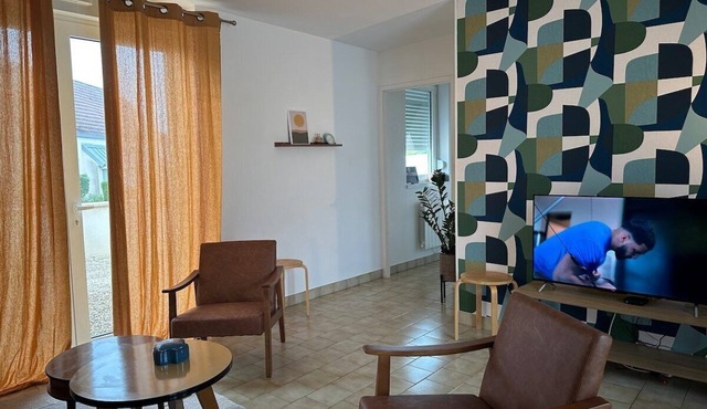 Maison Seventies, climatisée, parking privé