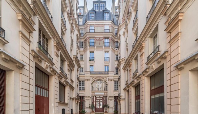 Maison Sixth June