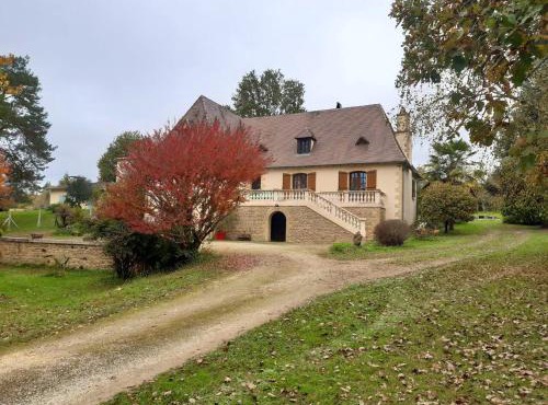 Maison spacieuse au Bugue avec jardin et equipements sportifs
