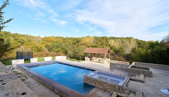Maison Tiny Bwa – Stay in a Peaceful Charming Stone House with Pool and Nature