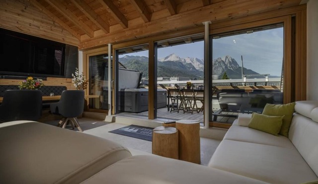 Maisonette-Apartment "Das Garmisch" with jacuzzi and Zugspitz view