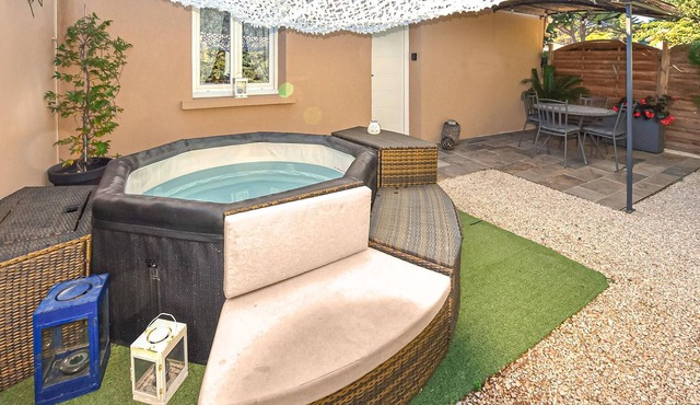 Maisonnette avec jacuzzi