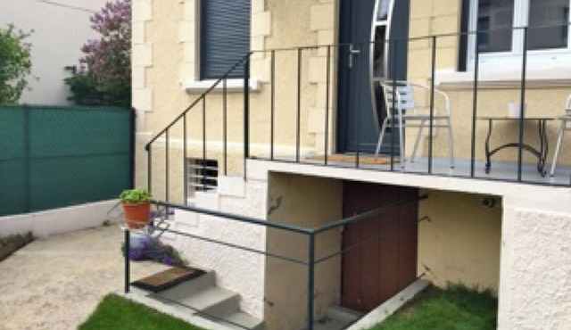 Maisonnette + garden Near Enghien les Bains Casino and racetrack