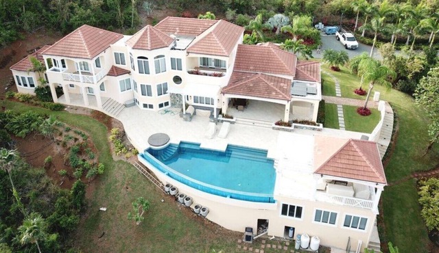 Majestic 5br with private gym and 2 beaches on property!