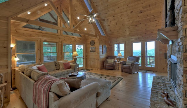 Majestic long range mountain views! Pet friendly! Bed & bath each level for privacy, gathering porch outdoor fireplace in Aska Adventure Area