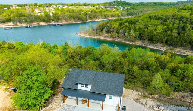 Majestic On Tablerock 5 Bedroom Home by RedAwning