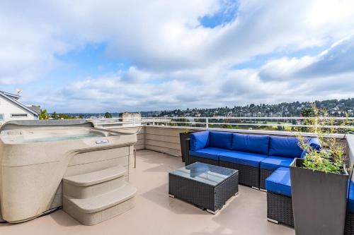Majestic Views with a Hot Tub!