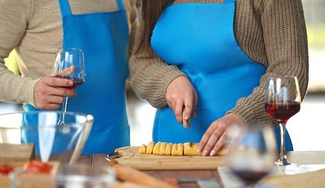Make Authentic Pasta Alfredo With Local Chef in Minneapolis