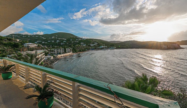 Make Good Waves- OCEAN VIEW 2 Bed & 2 Bath