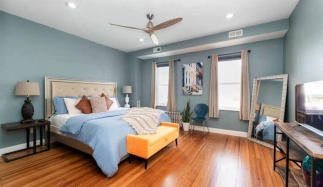 Make unforgettable memories in this spacious 5-bedroom, 2-bathroom home in Baltimore’s downtown district. Just steps from Little Italy, this Airbnb offers free parking, modern amenities, and plenty of space for families or large groups to relax.