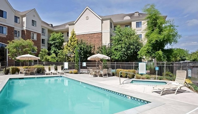 Make Your Trip More Enjoyable! Near Orchards Park West, Free Breakfast, Pool!